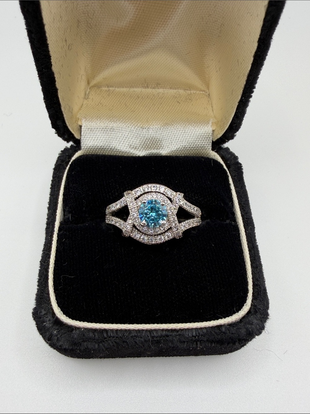 Sterling Silver 925 Sparkling Blue Halo Split-Shank Ring size 7